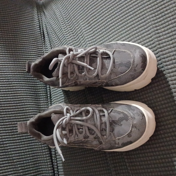 Platform Sneaker - Picture 2 of 6